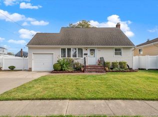 186 11th Street, Bethpage, NY 11714