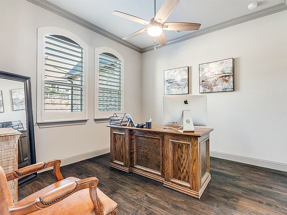 4th image of 1009 Cedar View Ln
