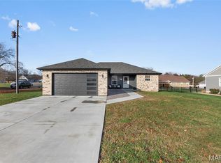 717 Deerfield Ln, Farmington, MO 63640