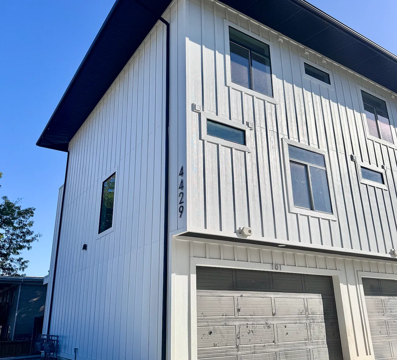 4429 S Fairbourne Ave — Photo 1