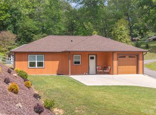 37 Huckleberry Ln, Waynesville, NC 28785