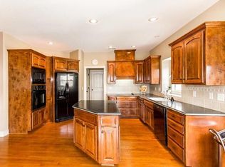 3429 SW Lois Ln, Lees Summit, MO 64082