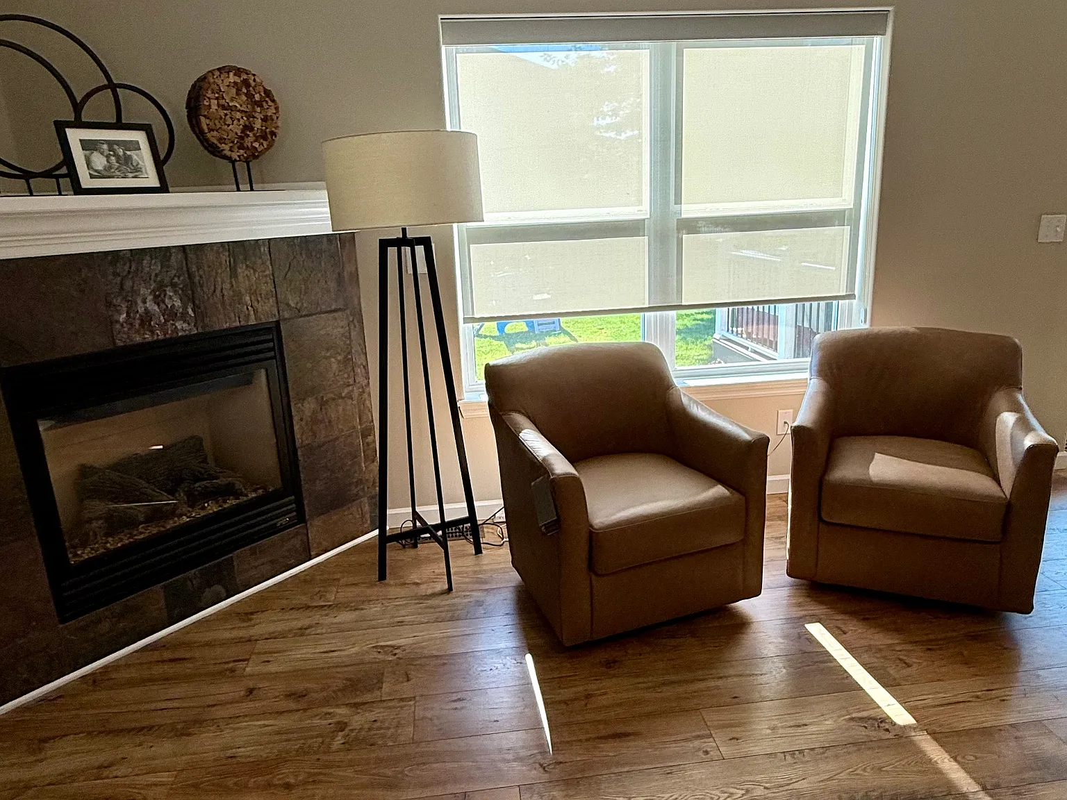 5 bed, 2561 sqft, $2,800 — Photo 2