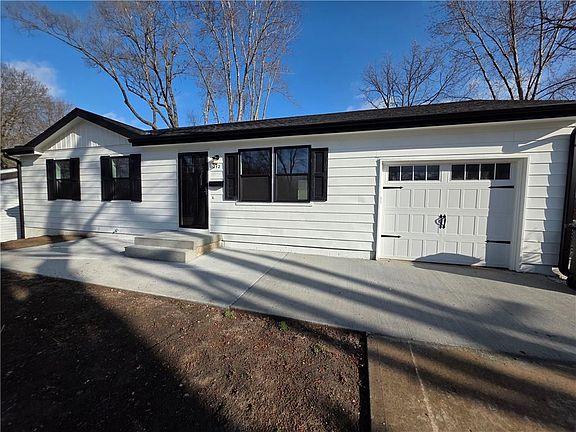 2nd image of 212 W Cambridge Rd