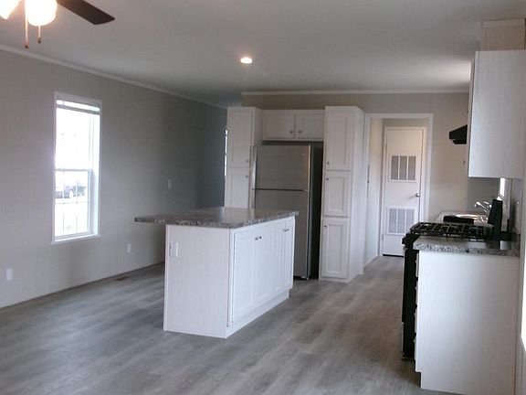 4th image of 322 Willowbrook Dr