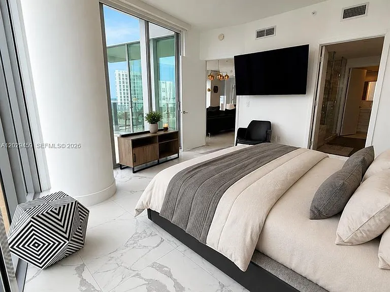 2900 NE 7th Ave #707 — Photo 22