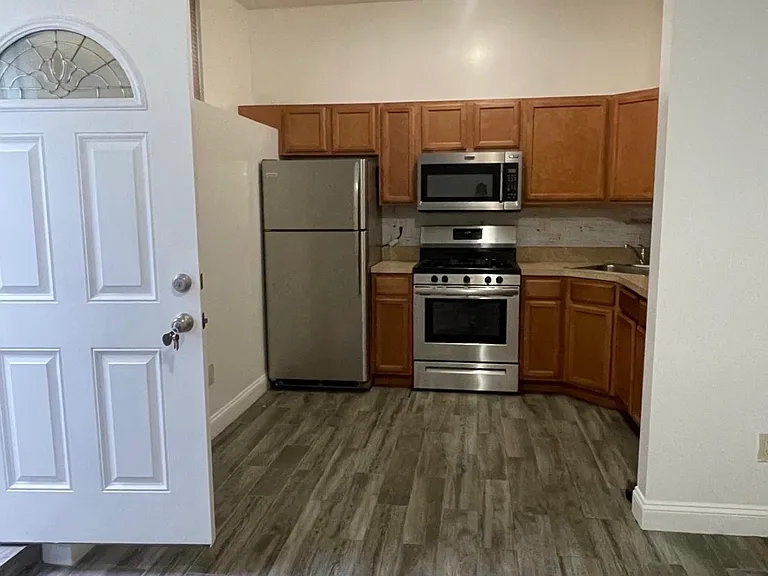 151A Waterbury Ave #B — Photo 1