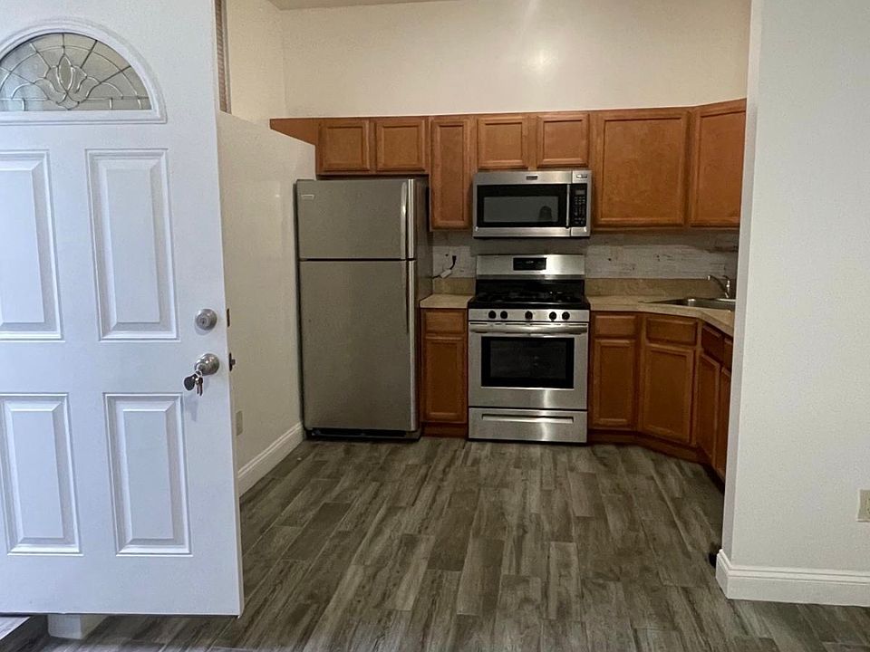 1st image of 151A Waterbury Ave #B