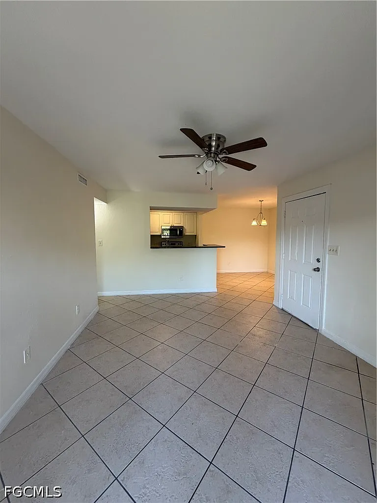 2 bed, 2.0 bath, 883 sqft, $1,300 — Photo 2