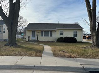 1023 Tilden St, Holdrege, NE 68949