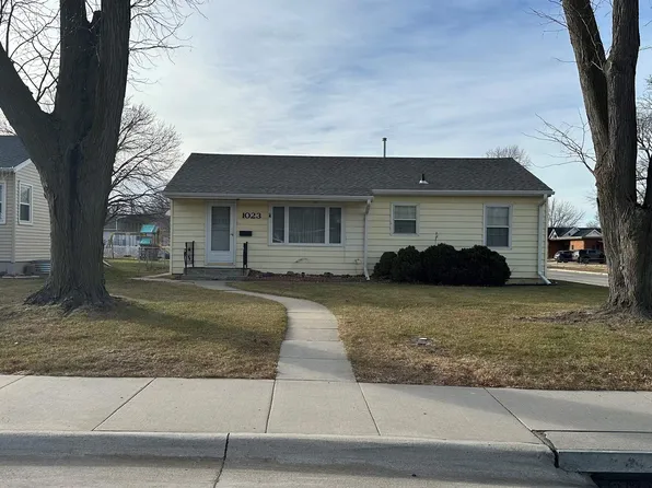 1023 Tilden St, Holdrege, NE 68949