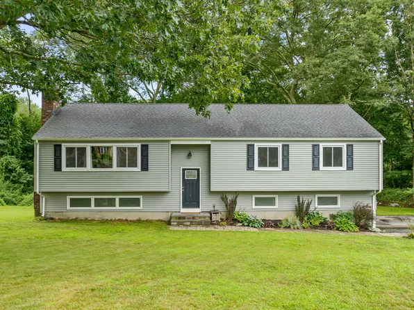 7 Foot Court, Waterford, CT 06385