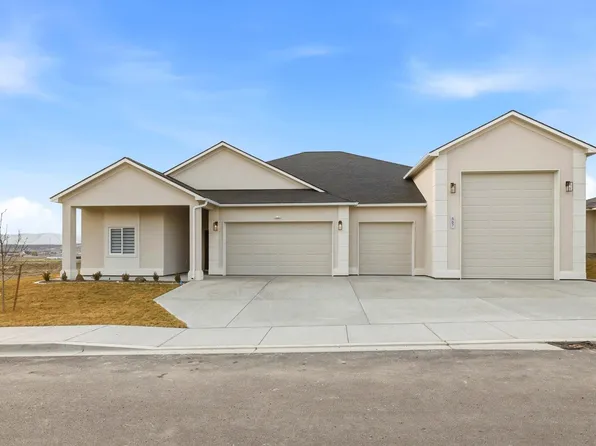 867 Thebes St, West Richland, WA 99353