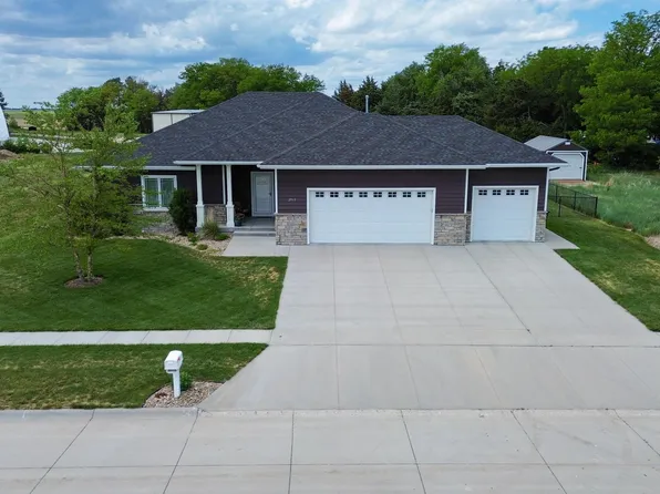 2913 Merle Ave, Hastings, NE 68901