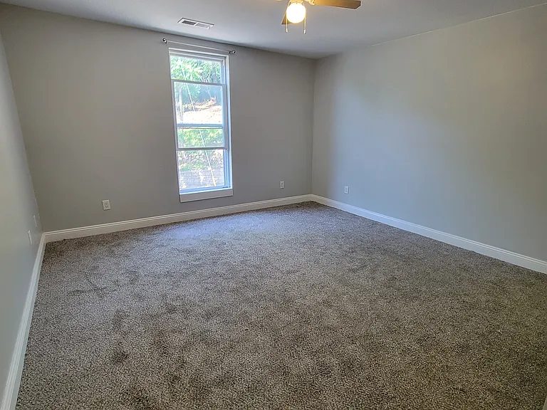 425 E Broadway St #D — Photo 13