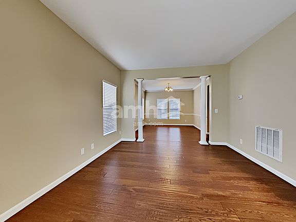 3rd image of 1048 Oakhall Dr
