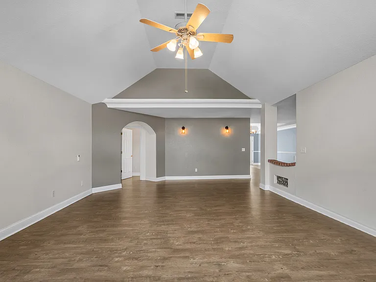 2409 Hunters Trl — Photo 17