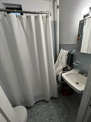 Rented by Salon Realty Corp | media 14