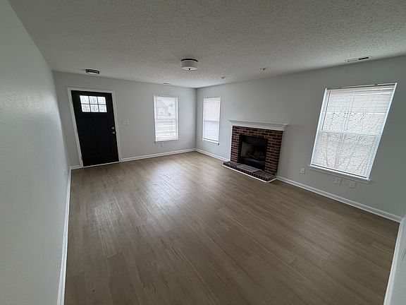 2nd image of 60 Lynn Ct