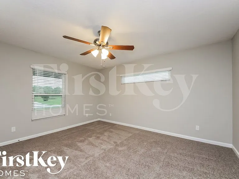 797 SW Hillsboro Cir — Photo 8