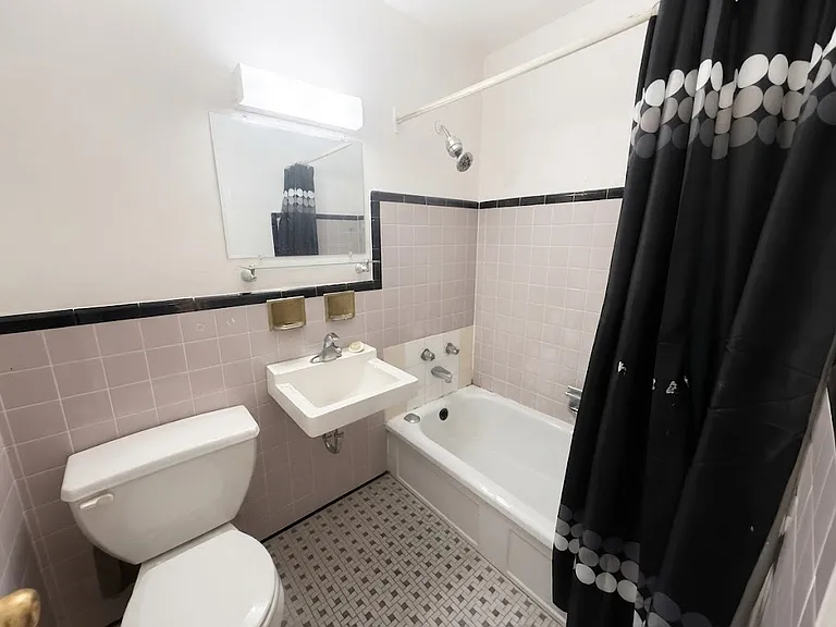 420 Eglinton Ave E #406 — Photo 6
