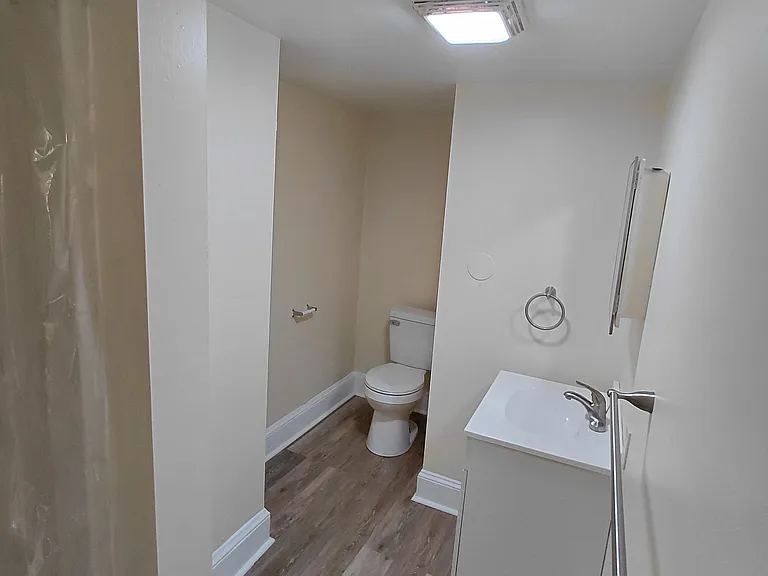 South Main Apartments — Photo 33