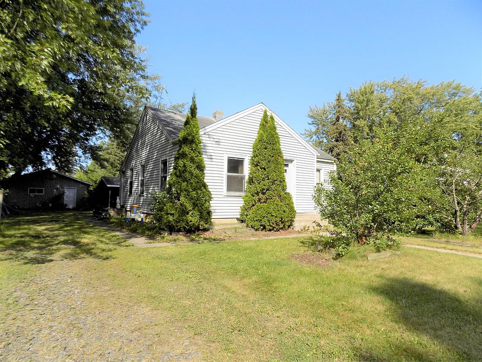 2nd image of 111 5th Ave NW