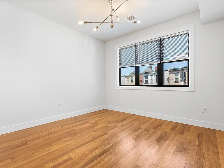 181 Bennington St #4 — Photo 11
