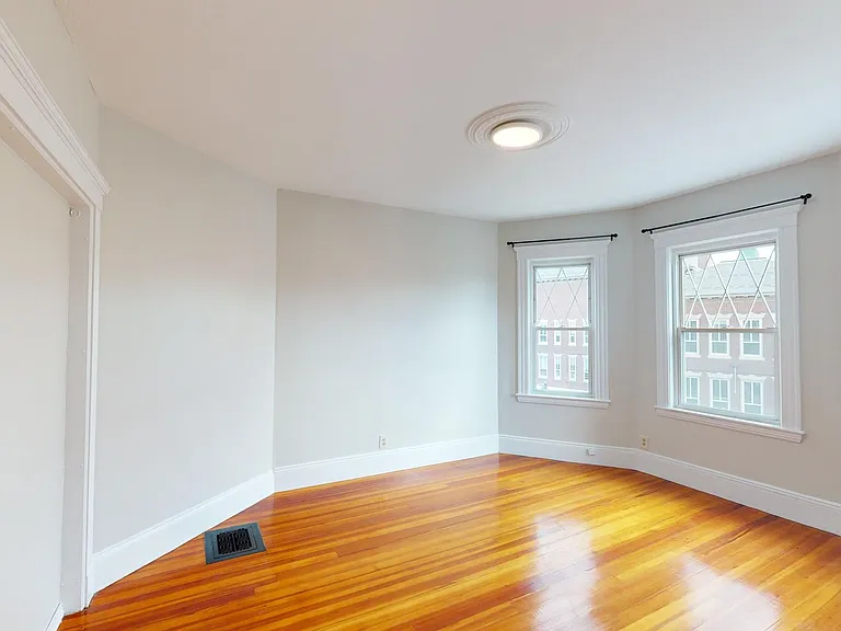30 Roseclair St #1R — Photo 6