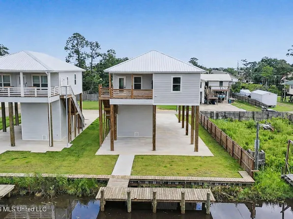5049 Georgia St, Bay Saint Louis, MS 39520