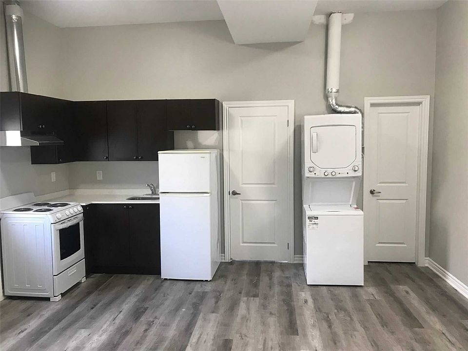 2nd image of 44 Main St N