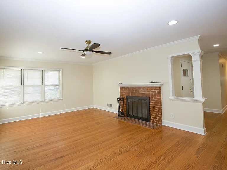 345 E New Hampshire Ave — Photo 6
