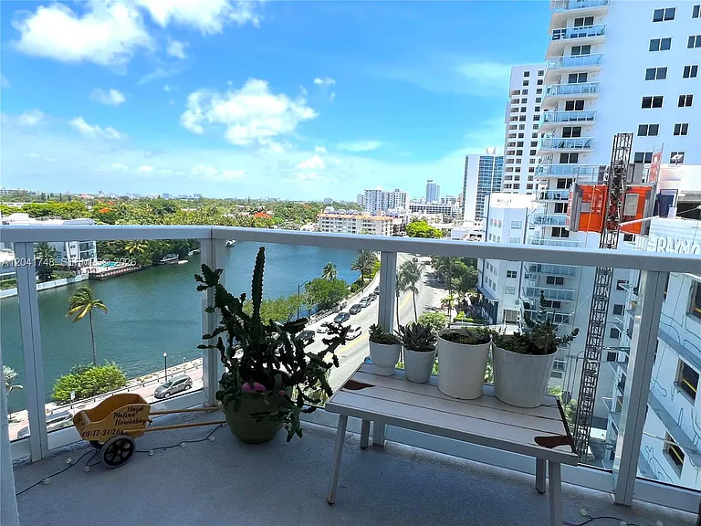 2401 Collins Ave #1009 — Photo 3