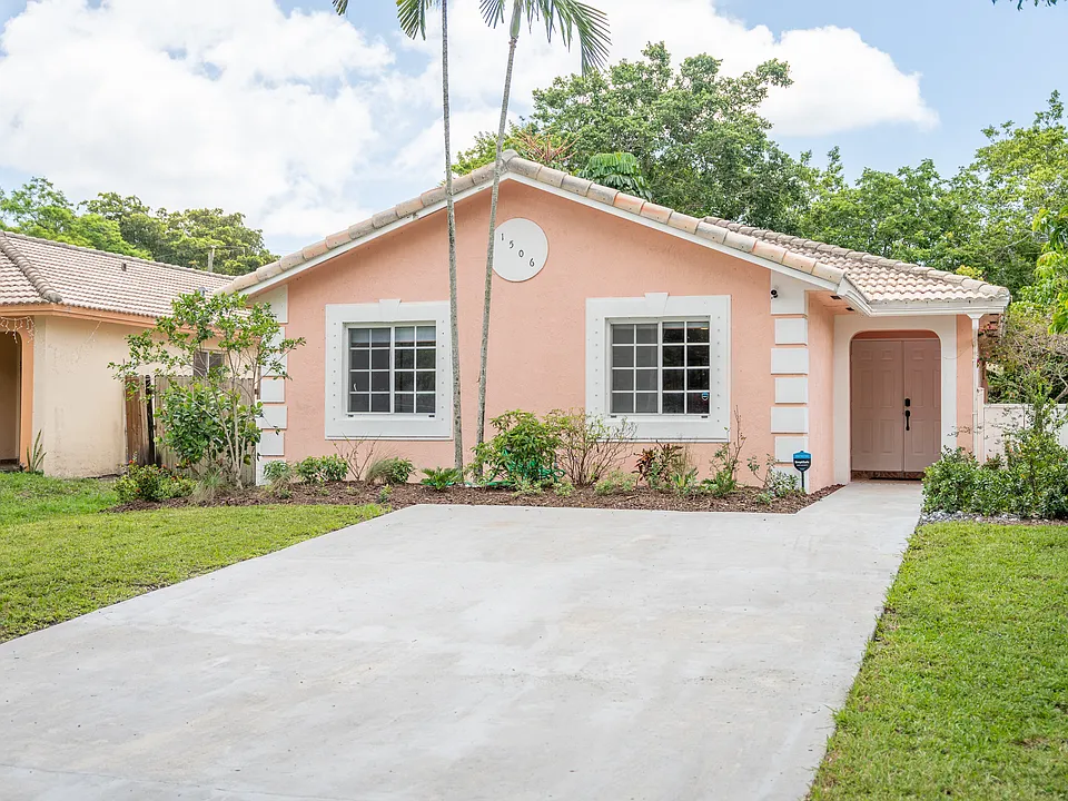1506 SW 28th Ter