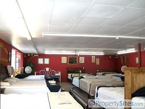 4th image of 427 N Grand Ave