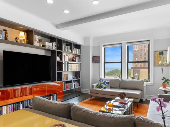 340 Riverside Drive 8C image 3 of 12