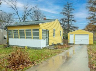 815 4th St NW, Waverly, IA 50677