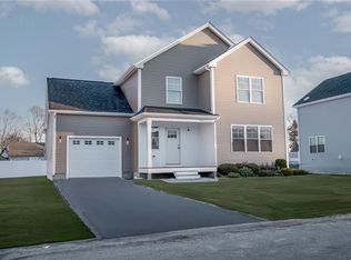 49 Recess Ln, Warwick, RI 02889