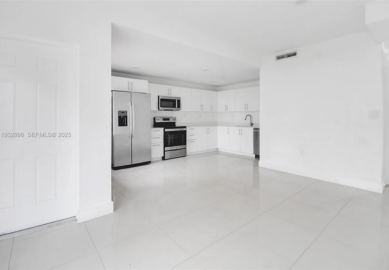 4 bed, 1398 sqft, $2,850 — Photo 4