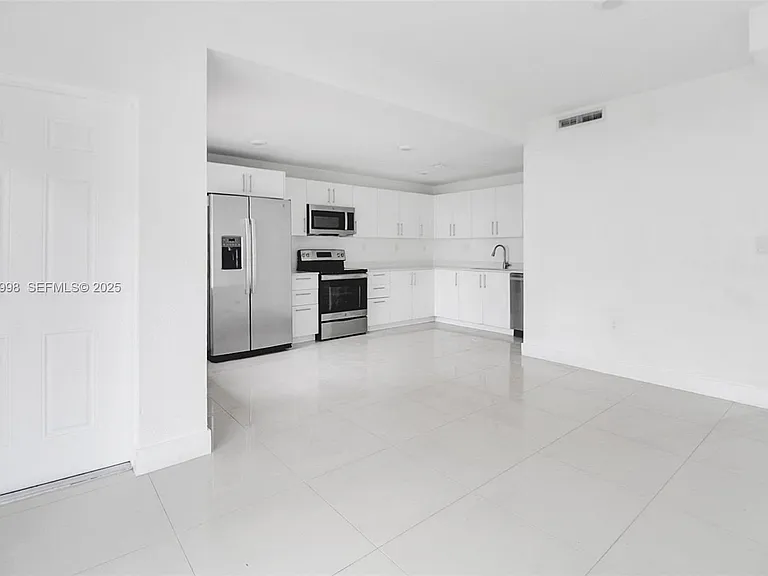 14462 SW 259th St — Photo 4