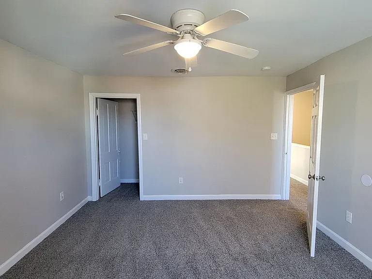 1709 Everett St — Photo 13