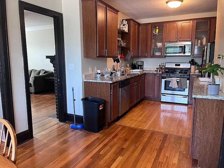 2517 Bryant Ave S #103 — Photo 4