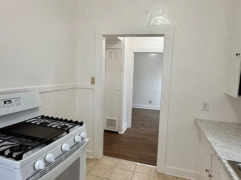 247 S Shasta St — Photo 3