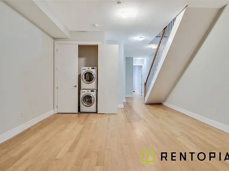 34 Meserole St #1 — Photo 5