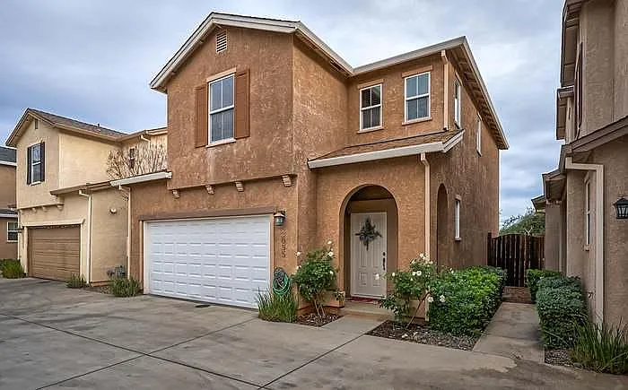 2055 Vienna Way — Photo 1