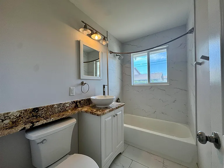 924 SE 8th Ct — Photo 12