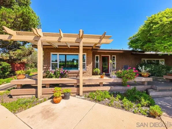 2121 Paradise St, San Diego, CA 92114
