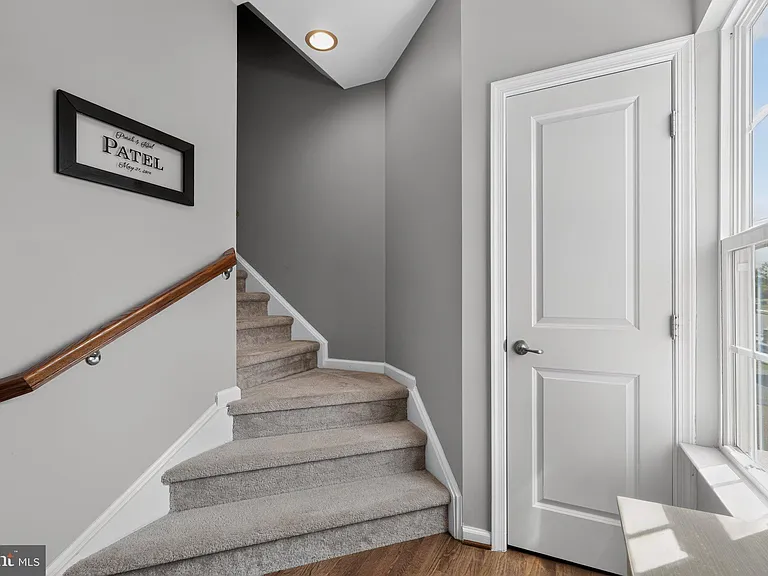 1551 Emily Ct — Photo 18
