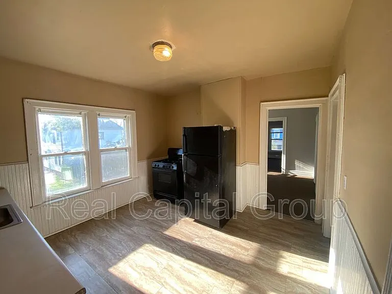 408 Woodlawn Ave #2 — Photo 6