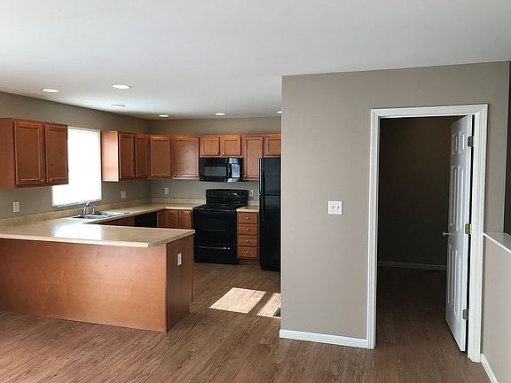 Dining to Kitchen & Laundry